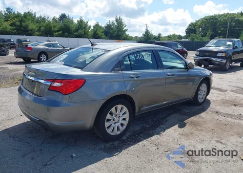 2013 Chrysler 200 Lx z USA, uszkodzony, nr VIN 1C3CCBAB4DN559550